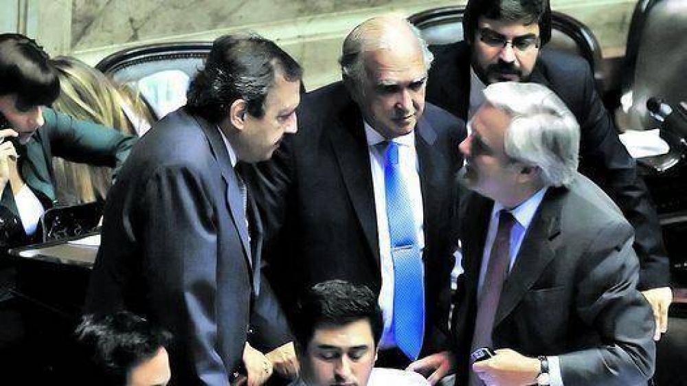 El macrismo sigue en crisis y hasta analiza votar el Presupuesto K