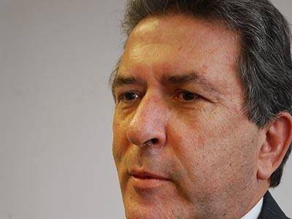 BROWN | INICIATIVA Ya rige la normativa �si no hay casco, no hay nafta�