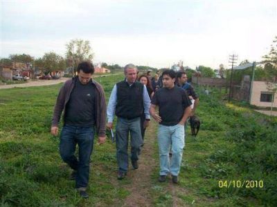 El concejal Pac�fico en el Barrio 9 de Julio