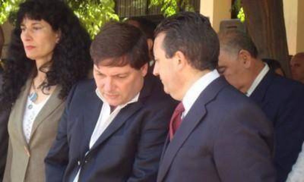 Jaque contra P�rez Hualde: "Me encanta que sea pol�tico pero debe ser coherente con sus actos"