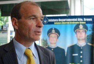 CONVOCAN A JOVENES A SUMARSE A LA POLICIA A TRABAJAR EN BROWN