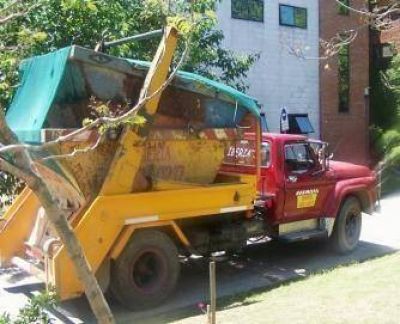Extra�o caso: Cami�n de Avellaneda secuestrado por volcar basura en Quilmes