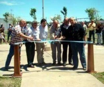 Inauguraron la plaza de B� Saavedra