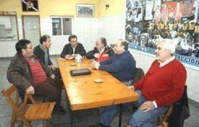 Dos corrientes cercanas al Gobierno se disputan la conducci�n de la CGT local