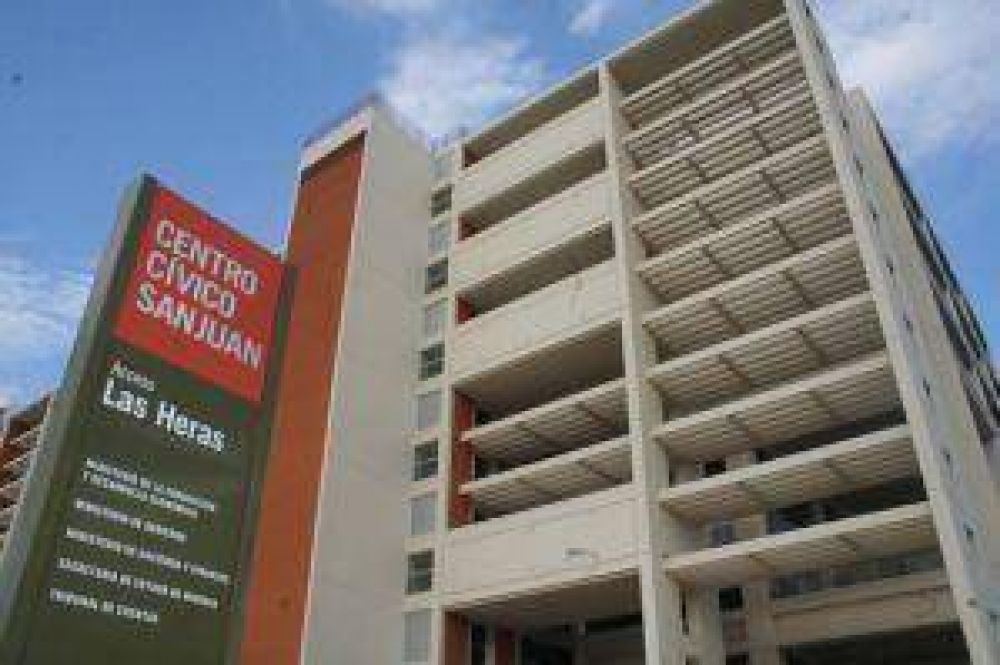 Suspenden por 30 d�as a funcionaria por usurpar un t�tulo de magister 