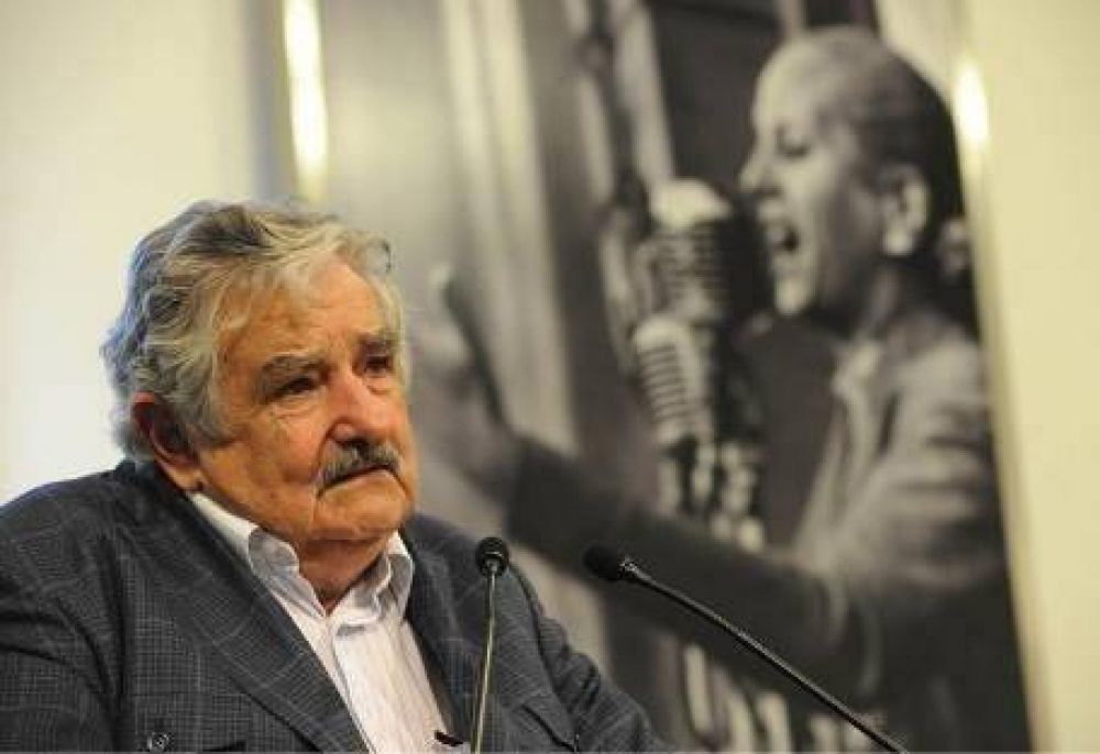 Mujica defiende la idea de Batlle: 'Los argentinos son una manga de ladrones'