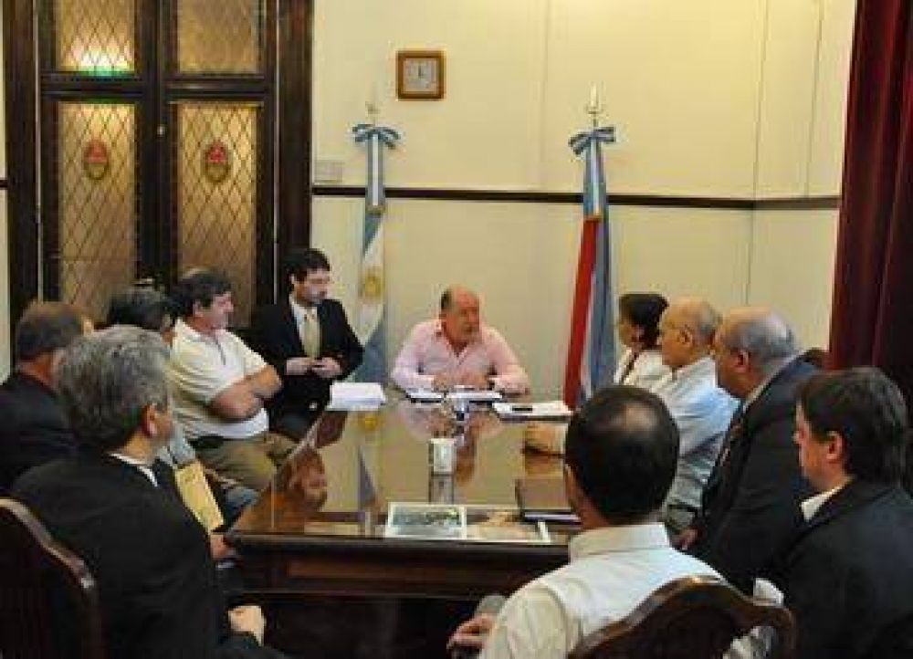 Dirigentes dieron apoyo pol�tico a Busti 