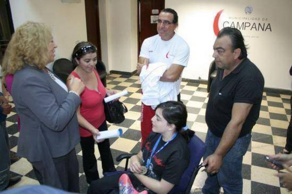 En su despacho: La intendente Giroldi recibi� a los ganadores de los juegos B.A. La Provincia