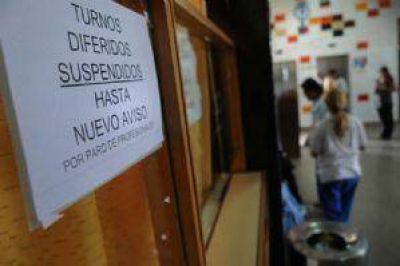 Otro d�a de paro y cruce de declaraciones entre Ampros y el Gobierno