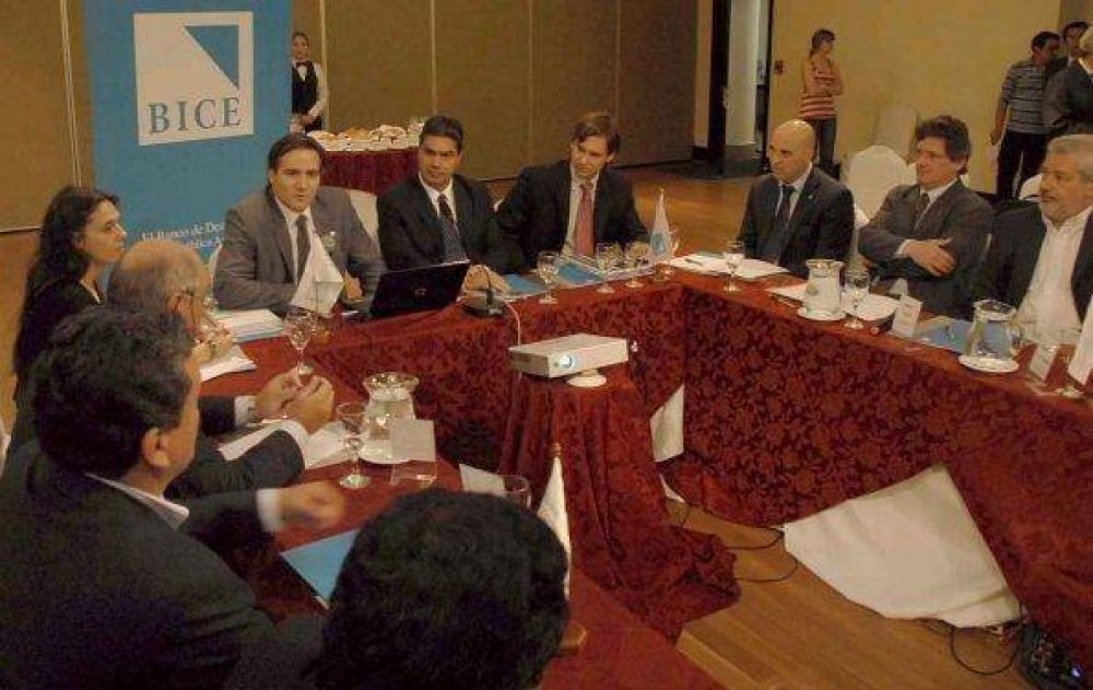 Ministros de producci�n del Noa se reunieron con Capitanich para afianzar el desarrollo integral 
