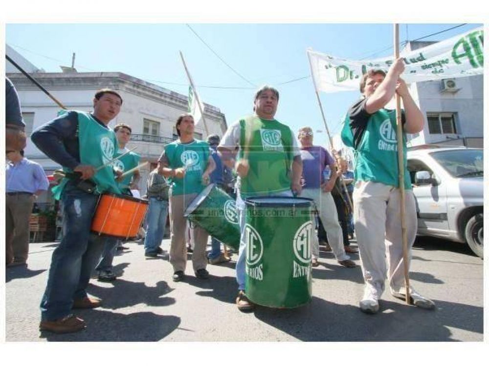 Trabajadores estatales se declararon en estado de alerta y movilizaci�n