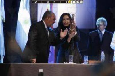 Cristina desde Corrientes al pa�s: �Ni abajo del agua voy a aflojar�