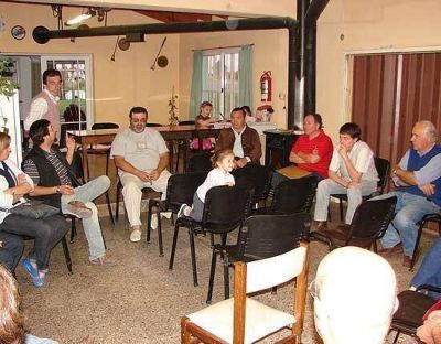 Vecinos esperaron al Municipio que no se present� en Sierras Bayas: el viernes definir�n medidas