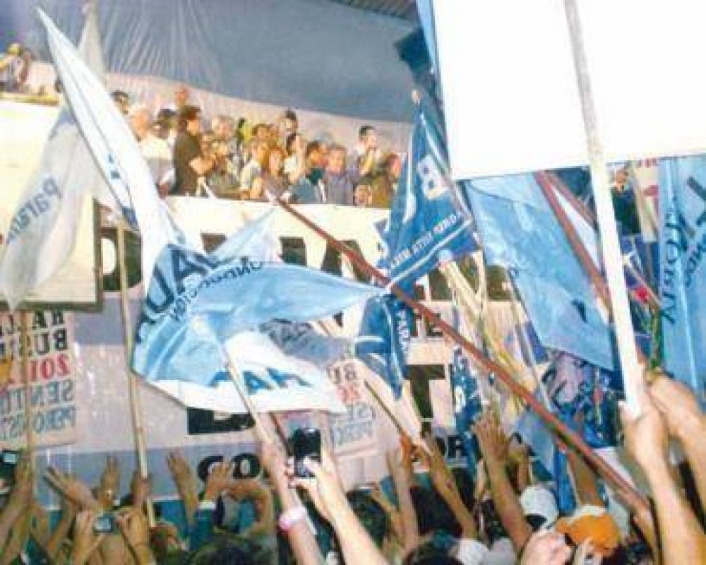 Duhalde prometi� volver como presidente de la Naci�n