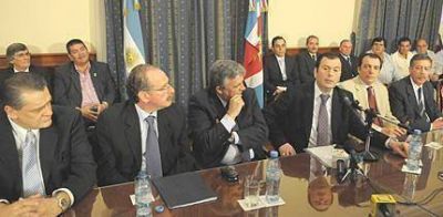La Naci�n financiar� nuevas obras h�dricas, viales y de energ�a para Santiago 