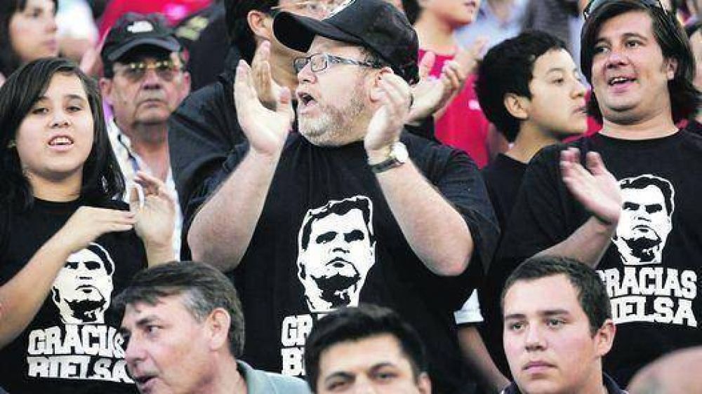 La despedida de Bielsa del f�tbol de Chile desata una tormenta pol�tica