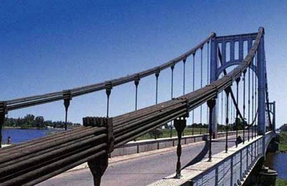 Necochea: tres ofertas para remodelar el Puente Colgante
