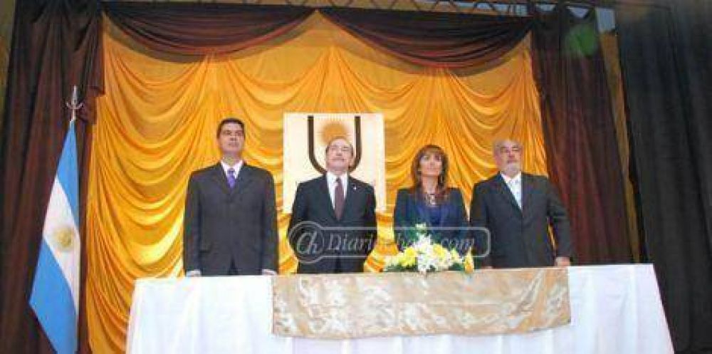 Del Valle asumi� como rector y ratific� la continuidad de la gesti�n de Torres 