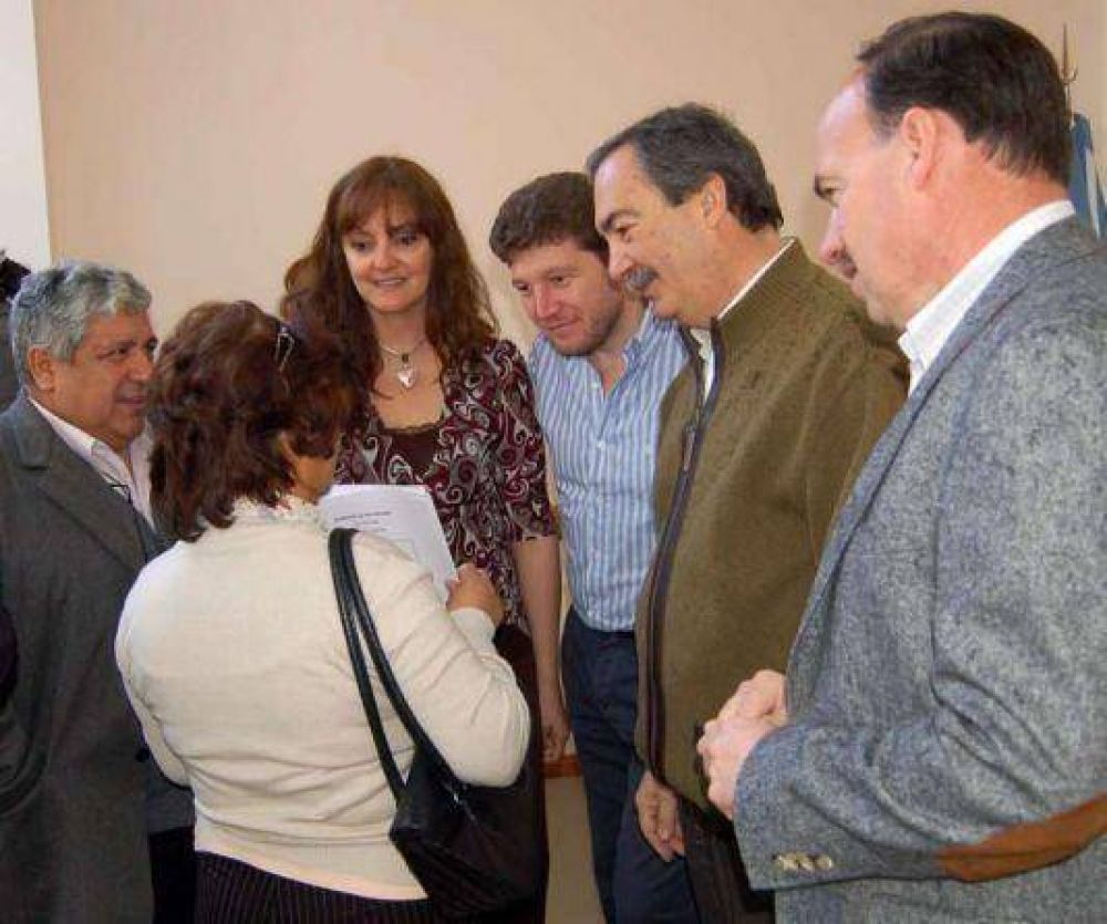 Entregan nuevos t�tulos de propiedad en el marco de la regularizaci�n dominial de la ciudad