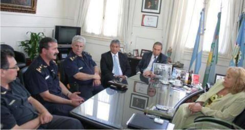 En su Despacho Municipal  La Jefa Comunal Stella Giroldi se reuni� con autoridades Policiales del Distrito