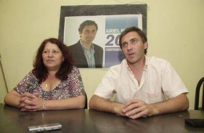 CENA DE LA AGRUPACI�N COMPROMISO PERONISTA Ariel Notta areng� a militantes con la mira puesta en 2011