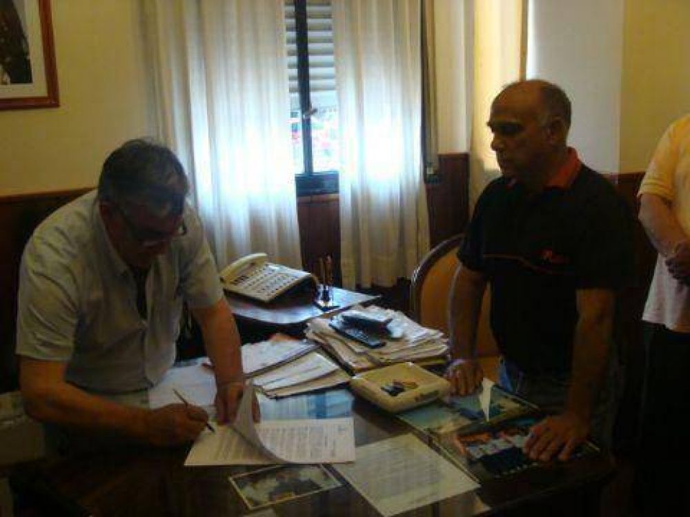 Terreno en comodato El Municipio firm� un convenio con el Centro de Ingenieros Agr�nomos