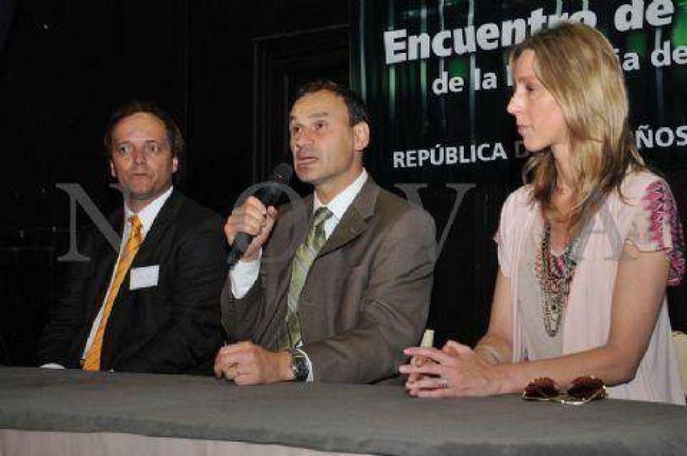 Con cuestionamientos a la polic�a de Macri, Bruera encabez� encuentro de concejales de la Provincia