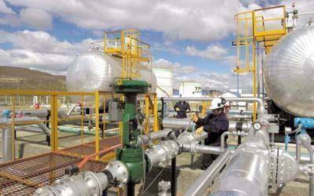 Firman la �paz social� en el sector petrolero