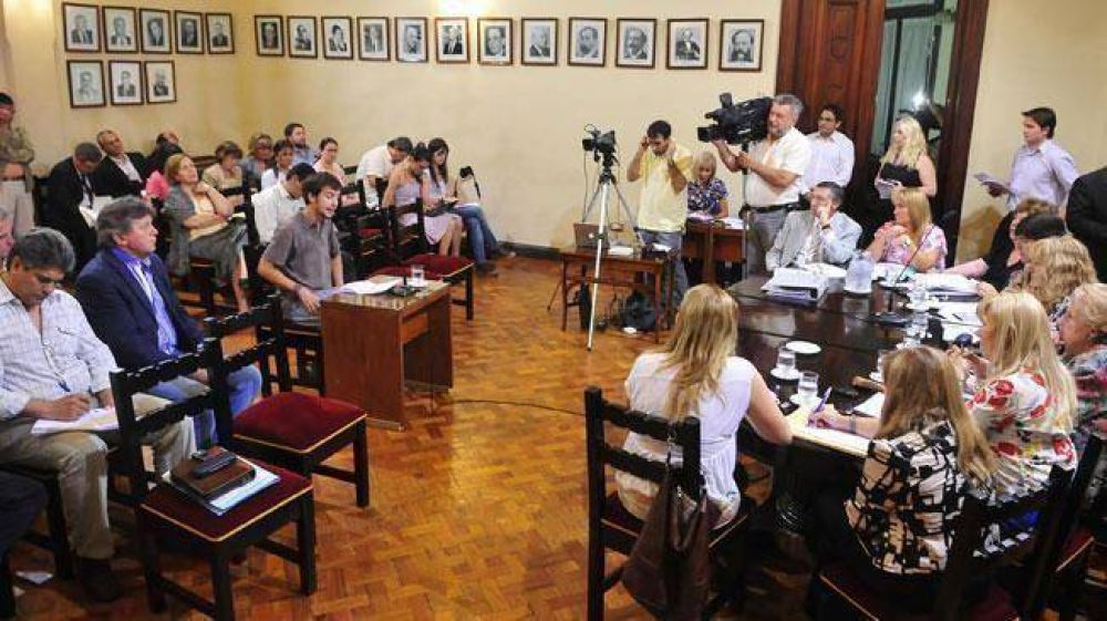 Aportes y rechazos en la primera audiencia p�blica por la ley educativa