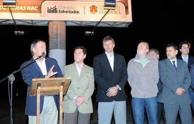 Schiaretti: "La iluminaci�n de la autopista genera mayor seguridad y tranquilidad"