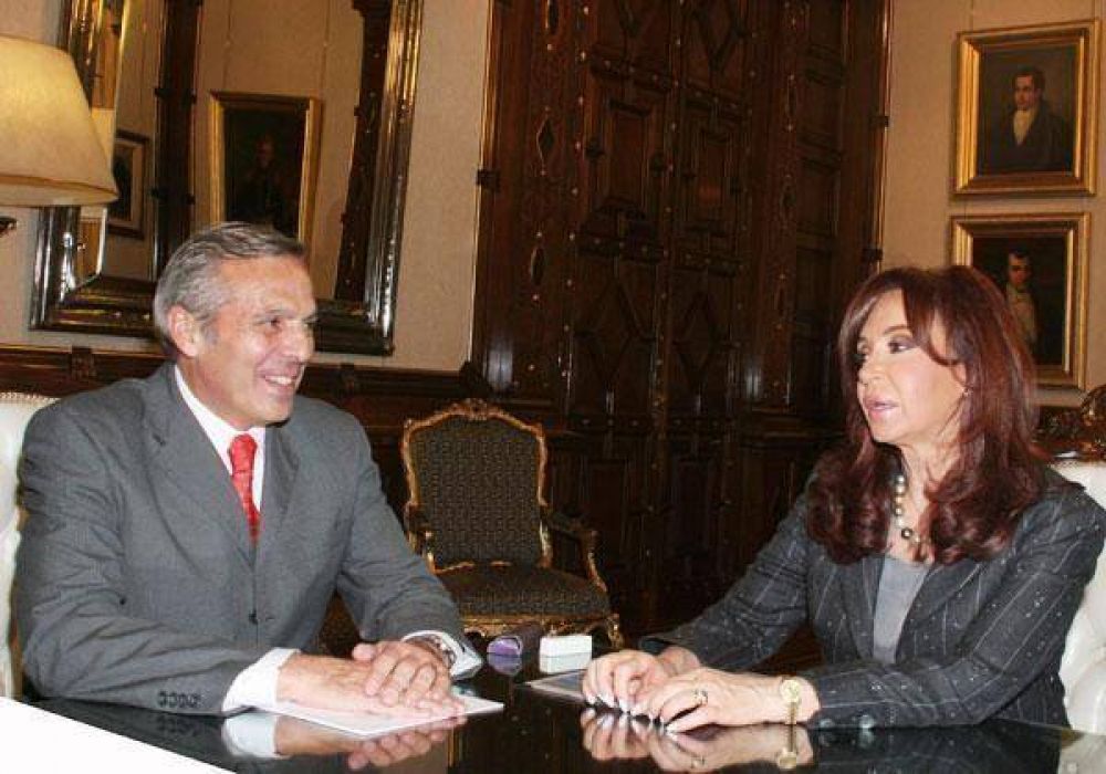 Acuerdan una mesa de di�logo para el desarrollo de la industria petrolera