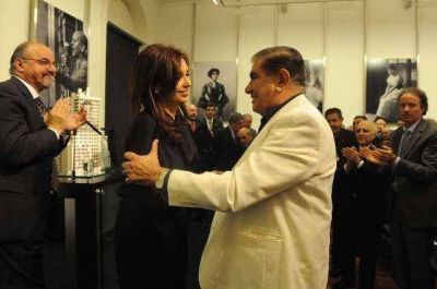 Se firm� el pacto de intenci�n para la paz petrolera