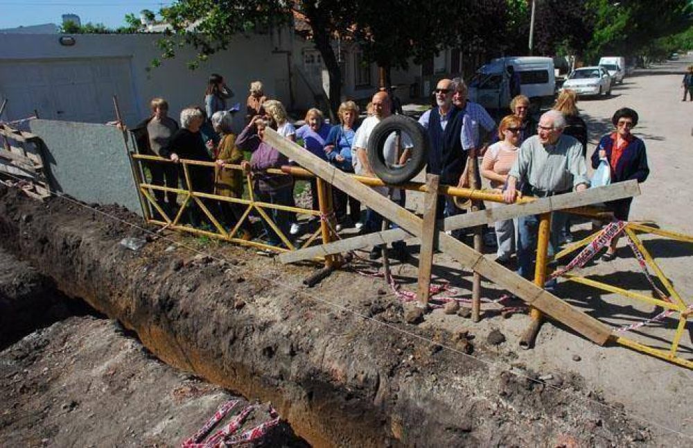Vecinos del barrio Sarmiento pidieron por el cese de la construcci�n de muros