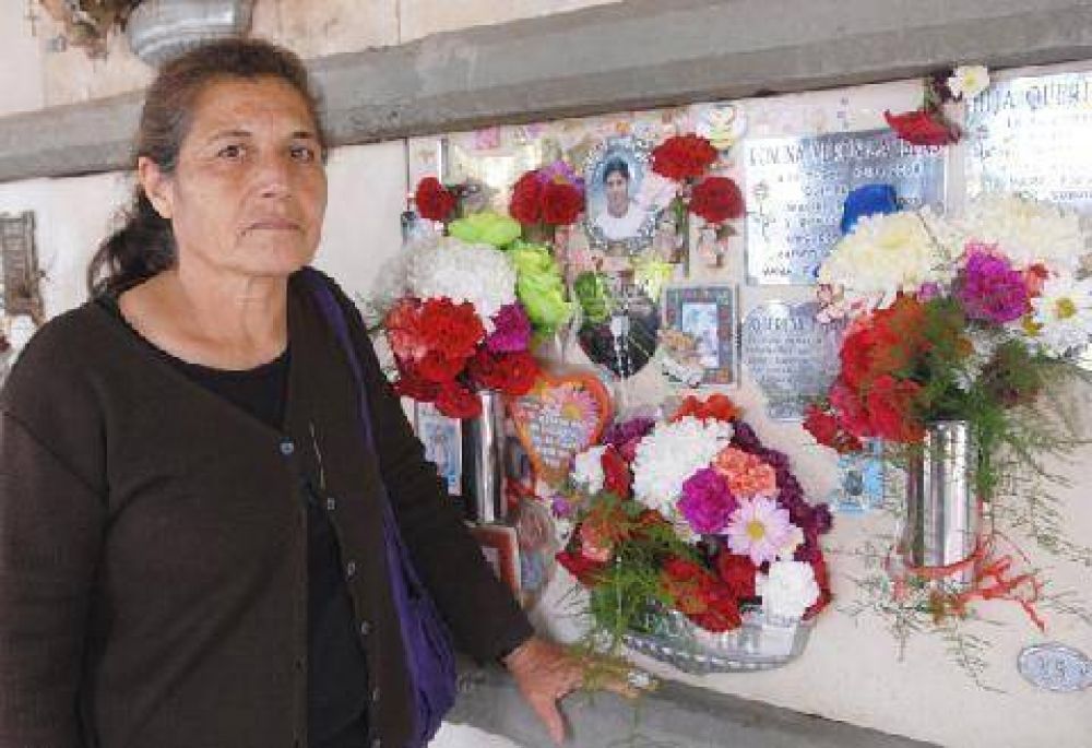 Da�an el nicho de Ver�nica Islas, la joven asesinada en 2008 en Los Laureles