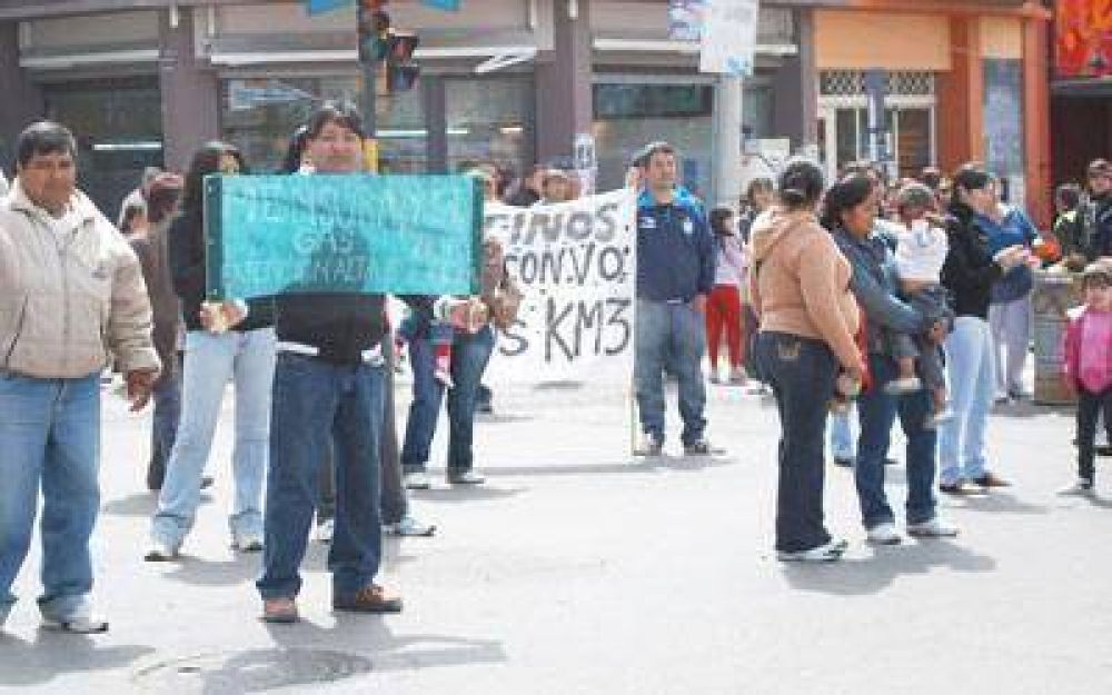 Ocupantes ilegales protestaron en la Municipalidad y el Concejo