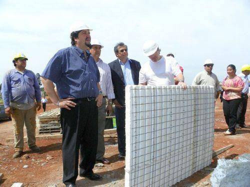 Closs recorri� obras de viviendas del programa �sue�os compartidos�