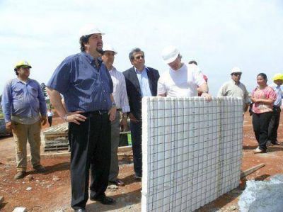 Closs recorri� obras de viviendas del programa �sue�os compartidos�