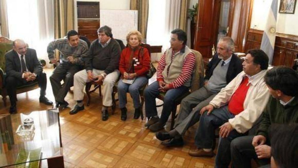 Debido a la inflaci�n, los gremios estatales exigen un aumento salarial de emergencia 
