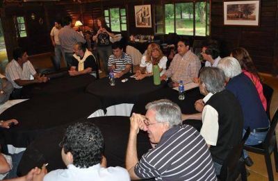 Rechazan denuncia por el Acueducto y apoyan gesti�n de Ayala por el Gasoducto