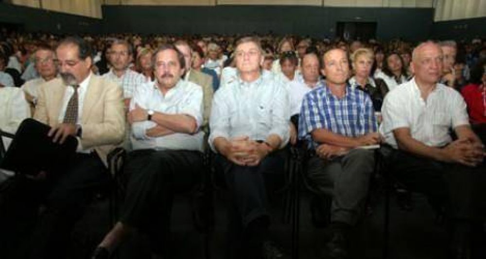 Bonfatti y Giustiniani no se bajan y pelear�an en la interna abierta