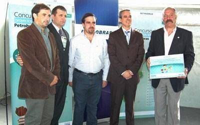 Empresa premi� a una instituci�n de Caleta por proyecto de Granja Modelo