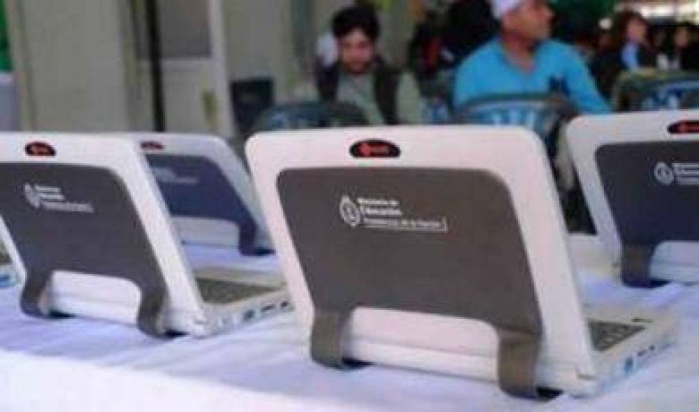 Presentaron un proyecto para que haya Internet gratis en todos los colegios