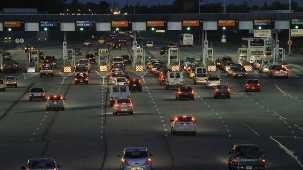 Vecinos levantaron el corte en la autopista C�rdoba-Carlos Paz que provoc� un caos