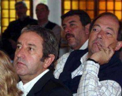 A pesar de la presi�n, Cobos apuesta a la interna de agosto