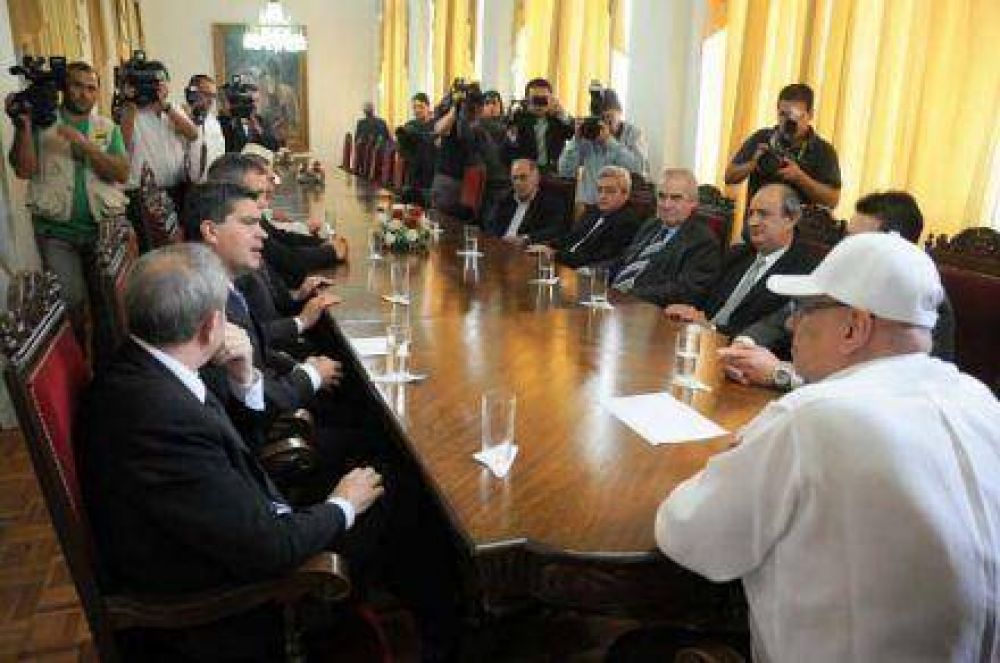 Dengue: Capitanich analiz� junto a Fernando Lugo las medidas de prevenci�n implementadas en el Chaco