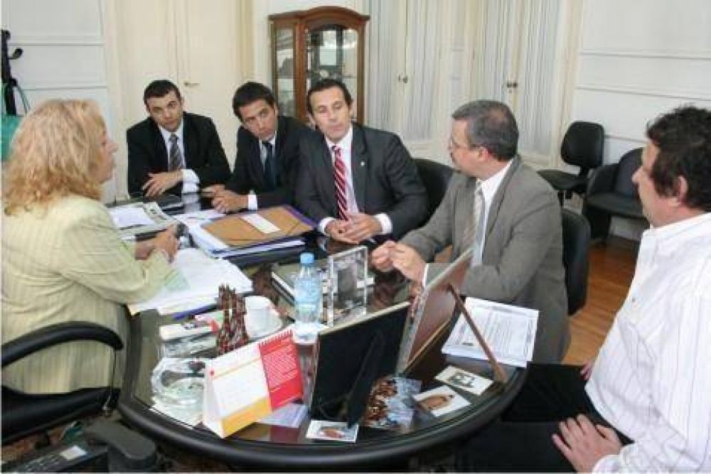 En su Despacho del Palacio Municipal  La Jefa Comunal Stella Giroldi recibi� al Director del Instituto Nacional de Capacitaci�n Pol�tica