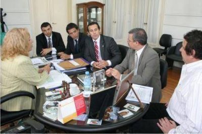 En su Despacho del Palacio Municipal  La Jefa Comunal Stella Giroldi recibi� al Director del Instituto Nacional de Capacitaci�n Pol�tica