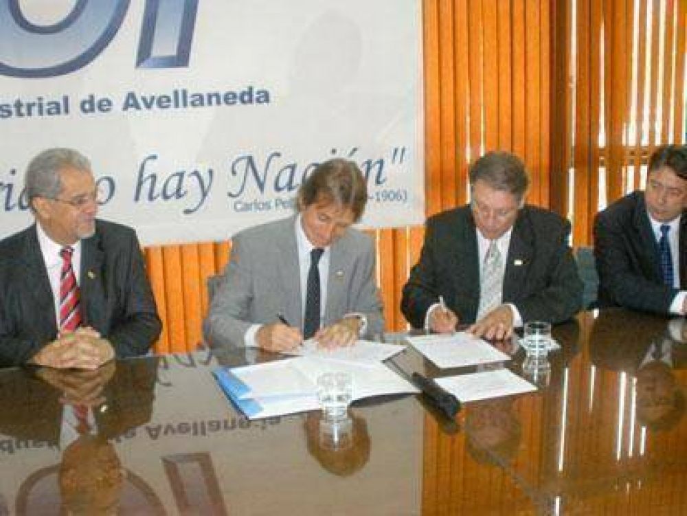 El intendente y empresarios de Guarulhos visitaron la Uni�n Industrial de Avellaneda