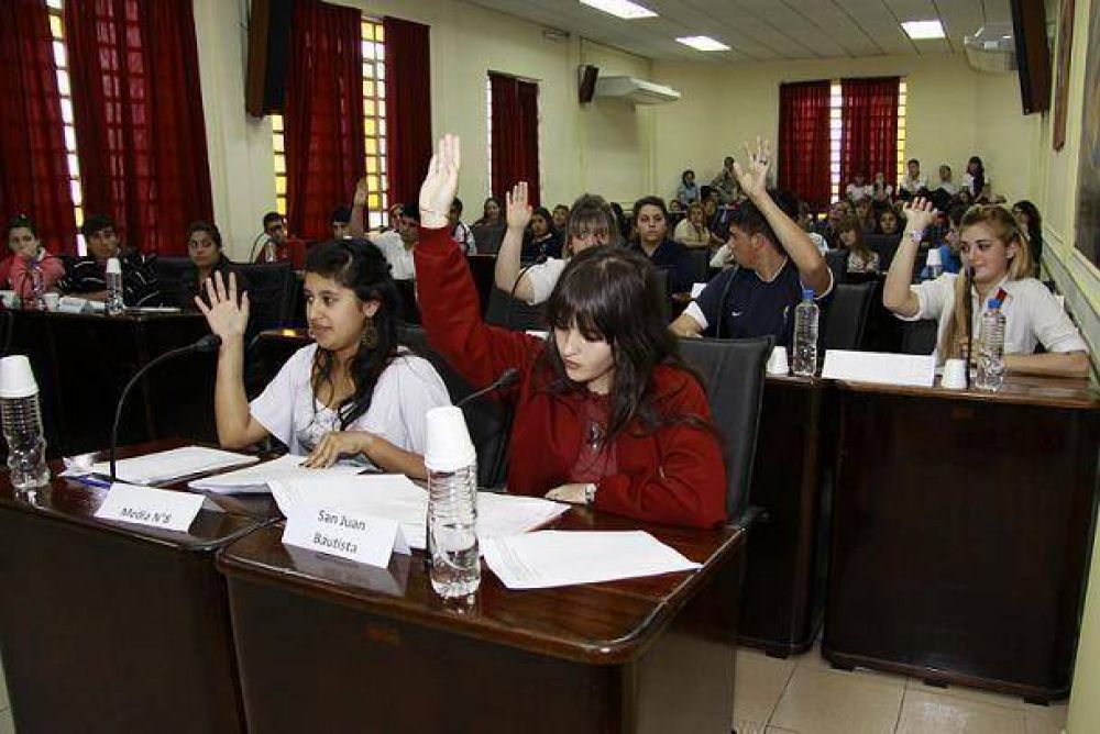 SE REALIZ� LA TERCERA SESI�N DEL PROGRAMA PARLAMENTO JOVEN