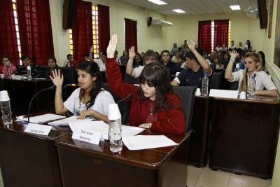 SE REALIZ� LA TERCERA SESI�N DEL PROGRAMA PARLAMENTO JOVEN